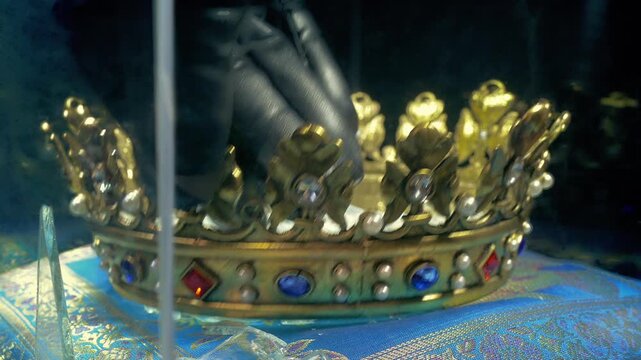 Crown Stolen And Glass Smashed, Heist, Robbery 2 Shots Alarm Versions
