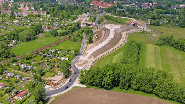 Zeitraffer einer Baustelle mit Umfahrungen der Baustelle