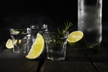 Fototapeta premium MEZCAL Y TEQUILA BEBIDAS Y COCTELES