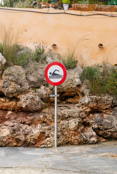 Verbotszeichen, Schwimmen nicht erlaubt, Cala Figuera, Mallorca, Balearen, Spanien