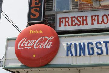 Naklejka premium vintage round Drink Coca-Cola button sign outside Kingston Road Flower Market, 966 Kingston Rd, Toronto
