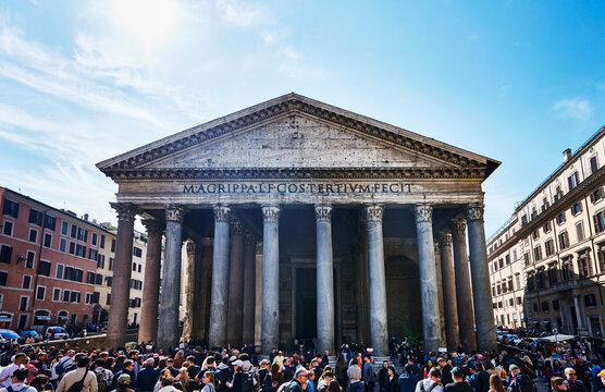 the Pantheon (125&ndash;128 AD) a remarkably preserved ancient Roman temple, Rome, Italy, Europe