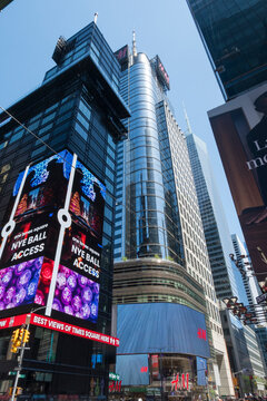 New York, NY - US - May 16, 2026 View of Times Square features the towering skyscraper at 4 Times Square, vibrant H and M branding, and a massive LED billboard promoting New Year's Eve access.