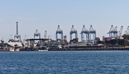 Fototapeta premium Long Beach Port Cranes Across Harbor