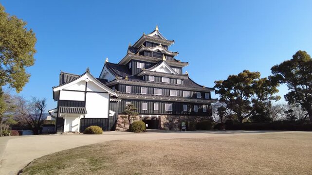 格好良いシルエットのお城「岡山城」