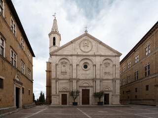 Obraz premium Duomo Pienza (Pienza Cathedral), renaissance styled church dedicated to the assumption of the Virgin Mary in Pienza, Val d'Orcia, Italy