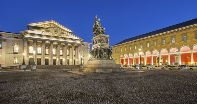 Bavarian State Opera, National Theatre at dusk on Max-Joseph-Platz, Munich, Isar Valley, Upper Bavaria, Bavaria, Germany