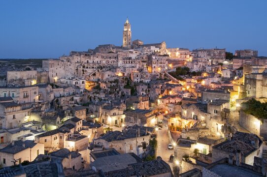 Town with cave dwellings, Sasso Barisano, Sassi di Matera, Matera, Basilicata, Italy