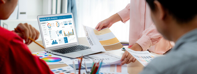 Obraz premium Computer software for website traffic analytics data on computer screen. Concept of SEO search engine optimization and customer targeting for online business brisk