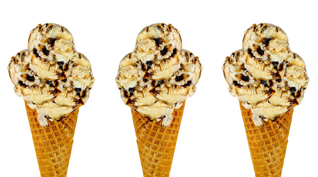 Cialda a cono con gelato variegato al caff&egrave;	