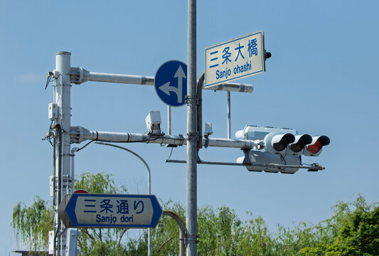 京都の案内標識と信号機