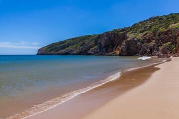 Obraz premium A scenic portuguese coastal view features a sandy beach