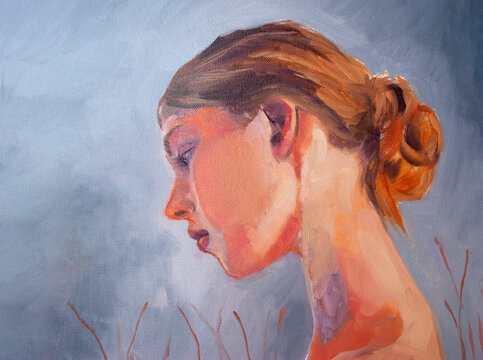 Ritratto artistico di profilo di una giovane donna con capelli raccolti in uno chignon, dipinto a olio su tela con sfumature malinconiche ed espressive su sfondo azzurro e grigio.