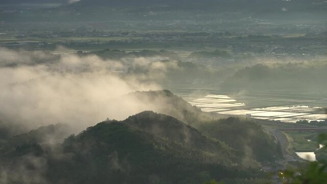 鳥取県米子市の春の田園風景と雲海_10bit_4:2:2_フィックス