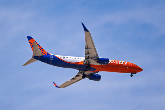 Sunport International Airport 5-21-2026 Albuquerque, NM USASun Country Airlines Boeing 737-800 N814SY on final for runway 26 at Albuquerque Sunport international airport.