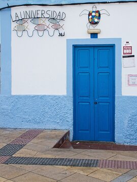 Blaue Haust&uuml;r in Aldea Hafen