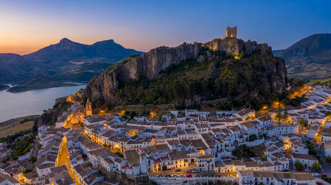 el bonito pueblo de Zahara de la Sierra en C&aacute;diz, Espa&ntilde;a