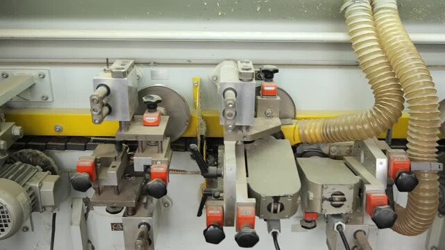 Automated woodworking machine processing and finishing wood planks
