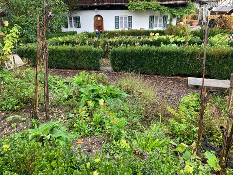 Bauerngarten im Zenrum von Garmisch-Partenkirchen