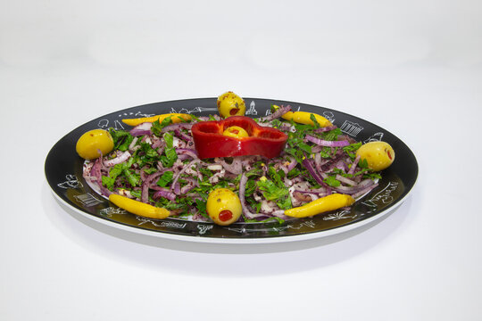 The indispensable accompaniment to kebabs and meat dishes: sumac onion salad. Photographic work on white oath