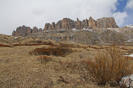 i contrafforti meridionali del Sella; Dolomiti di Fassa, Trentino