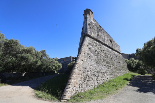 Le fort carr&eacute;, fort militaire construit au 16&egrave;me si&egrave;cle, vue de l'ext&eacute;rieur, ville d'Antibes, d&eacute;partement des Alpes Maritimes, France