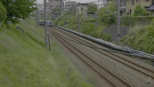 町田・橋本・八王子方面へ向かう横浜線の快速電車