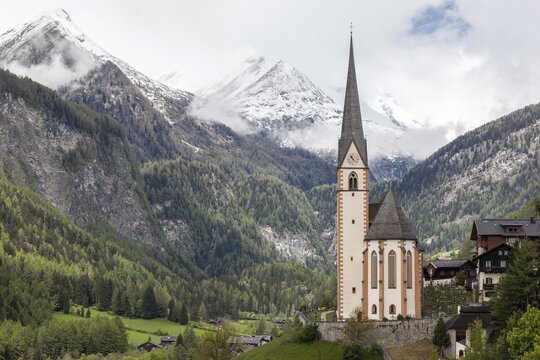 Parish church of Heiligenblut, Grossglockner, Heiligenblut, Carinthia, Austria