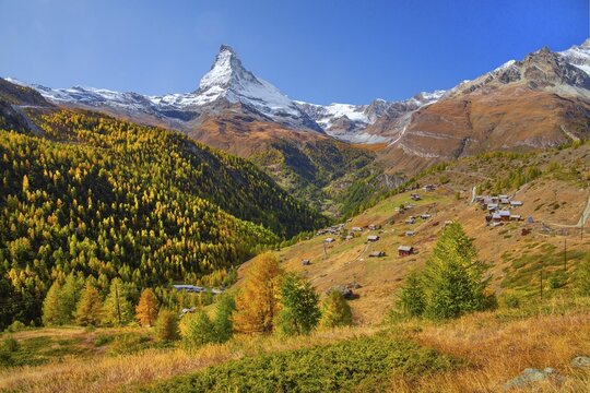Landscape below the Sunnegga with hamlet of Findeln and Matterhorn 4478 m in autumn, Zermatt, Mattertal, Valais, Switzerland