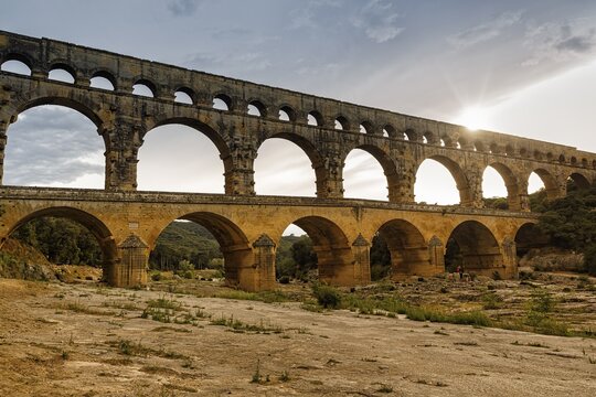 Pont du Gard, Roman aqueduct over the River Gardon, Languedoc-Roussillon, Southern France, France