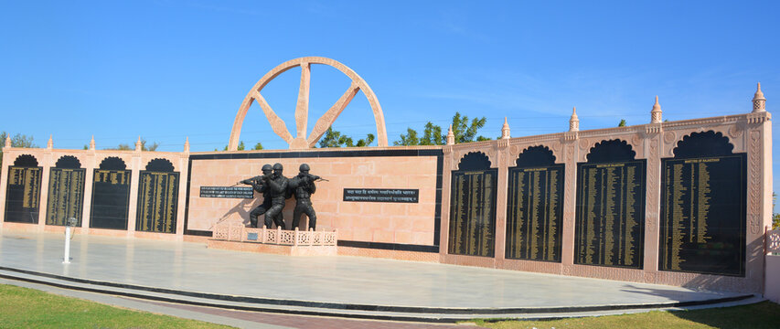 JAISALMER RAJASTHAN INDIA: Bronze statue of soldiers in Jaisalmer War Museum was conceived by Lieutenant General Bobby Mathews, AVSM, VSM, General Officer Commanding