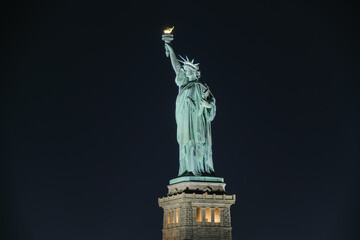 Fototapeta premium Night view of the Statue of Liberty in New York City, USA