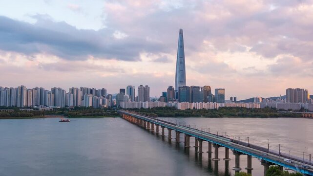 Time lapse panoramic, tourist attractions in the city park of seoul City, Asia business concept image, panoramic modern cityscape building in korea. 
The most beautiful Viewpoint seoul city