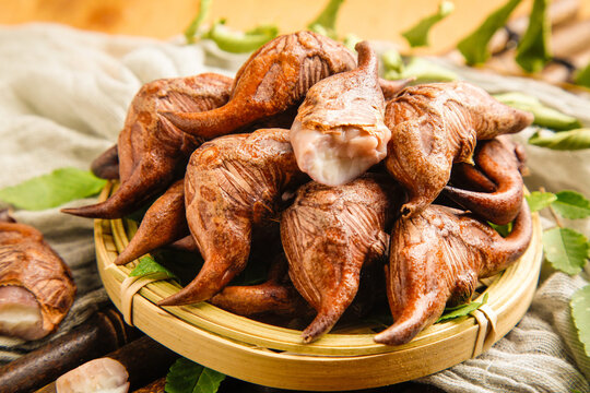 Fresh Shiitake Mushrooms Hubei Specialty Gourmet Ingredient in Bamboo Basket