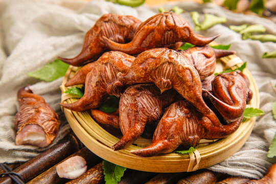 Fresh Lingjiao Water Chestnuts from Hubei China - Traditional Gourmet Specialty Food in Bamboo Basket