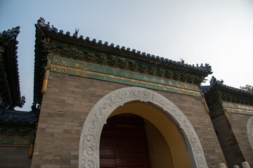 Obraz premium Beijing Temple Classical Architecture with Dragon Roof Daytime
