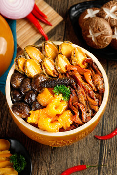 Fujian Buddha Jumps Over Wall Soup with Abalone Sea Cucumber Golden Bowl Chinese Banquet Cuisine