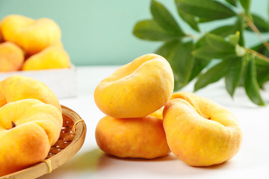 Fresh Golden Peaches from Shandong Hebei Province Traditional Chinese Style Arrangement