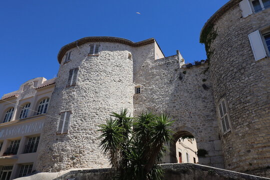 La porte de l'Orme, ancienne porte de ville, ville d'Antibes, d&eacute;partement des Alpes Maritimes, France