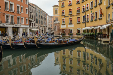 Italy, Venice, September 30, 2025, gondola on a canal in Venice © Pawel Filusz