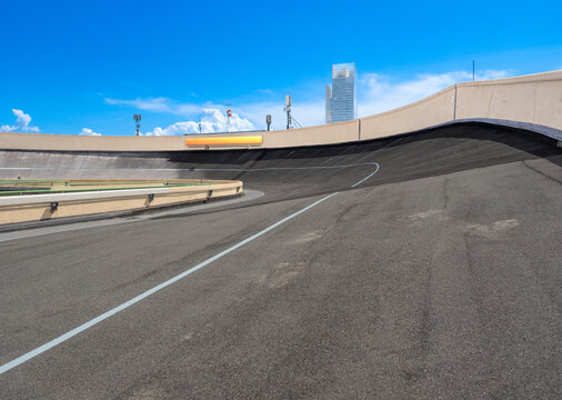 the parabolic curve of the test track, known as Pista 500, designed in the 1920s on the roof of the Lingotto complex in Turin.17 May 2026