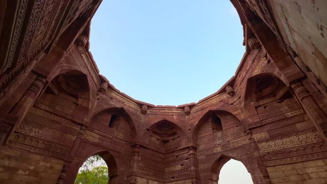 india's tallest minaret built during mughals time located in delhi.