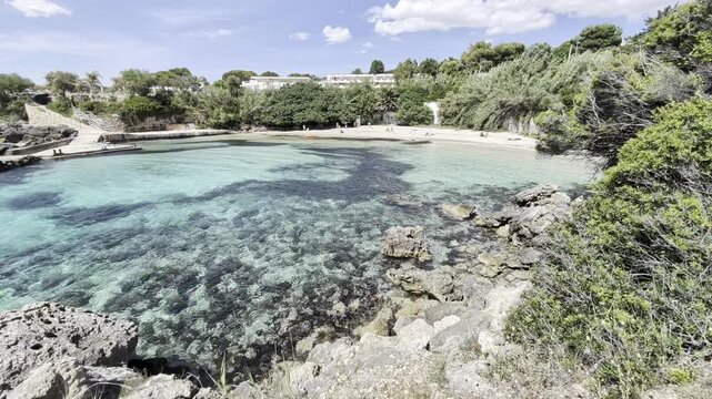 Scorcio naturalistico del litorale tarantino: la baia di Porto Cupo, Taranto, Puglia, Italia  (HDR Video)