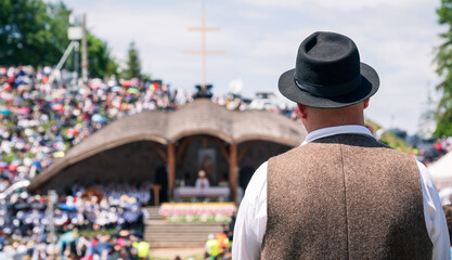 Obraz premium Looking out to the crowded pilgrimage site at Csiksomlyo hill on Pentecost saturday