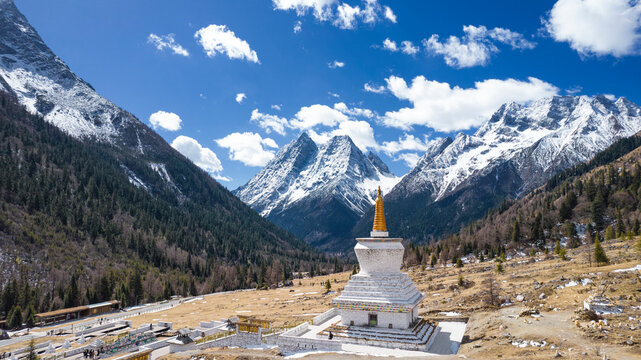 Mount Siguniang Scenic Area is situated in Xiaojin County, Sichuan Province.it&rsquo;s also called the &ldquo;Oriental Alps&rdquo;.