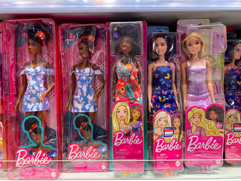 Barbie doll, fashion doll, toy doll, blonde doll, collectible doll, kids toy, doll photography, toy portrait, plastic doll, female doll, childhood toy, toy collection, doll fashion, popular toy, pink.