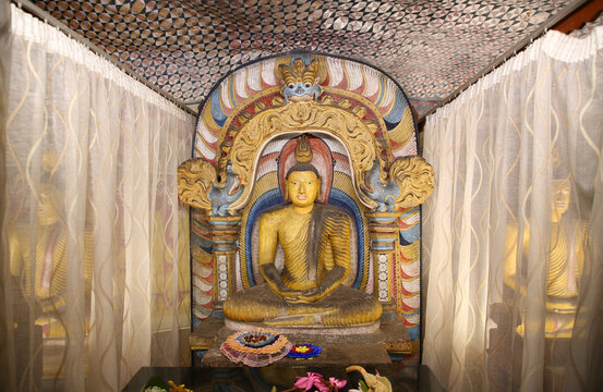 Cueva del Segundo Nuevo Templo o Devana Alut Viharaya s.XIX-XX, Templo de oro, Cuevas de Dambulla, Dambulla (Sri Lanka)