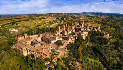 Obraz premium Certaldo Alto Tuscany Italy Aerial Drone View, Medieval Borgo Townscape Photography, Traditional Red Brick Architecture on Hilltop Landscape, Ancient Tuscan Village Travel Destination