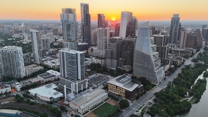 Fototapeta premium Downtown skyscrapers during sunrise that pops with multiple colors