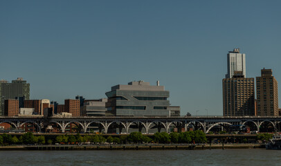 Obraz premium Scenic West Harlem shore vista on a sunny summer day taken from a boat, Manhattan, New York City